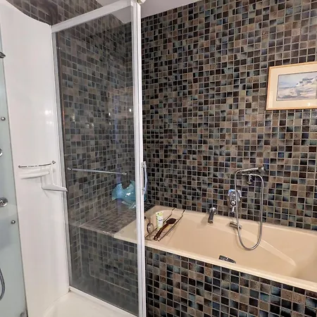 Grand Avec Terrasse, Clim, Wifi Et Parking à - Fr-1-420-144 *